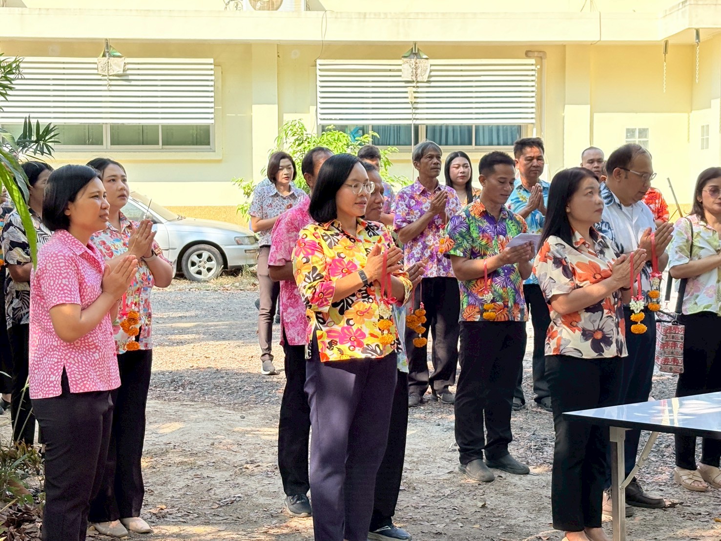 title - ส.ป.ก. ยโสธร จัดพิธีเจริญพระพุทธมนต์ทำบุญถวายภัตตาหารเพลแด่พระสงฆ์ พิธีสักการะศาลเจ้าที่และสิ่งศักดิ์สิทธิ์ประจำสำนักงาน เนื่องในเทศกาลวันขึ้นปีใหม่ไทย